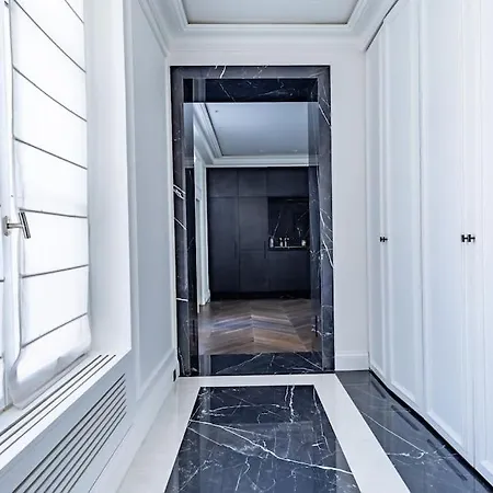 Elysees Gem 2-bedroom Appartamento