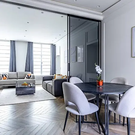 Elysees Gem 2-bedroom * Parigi